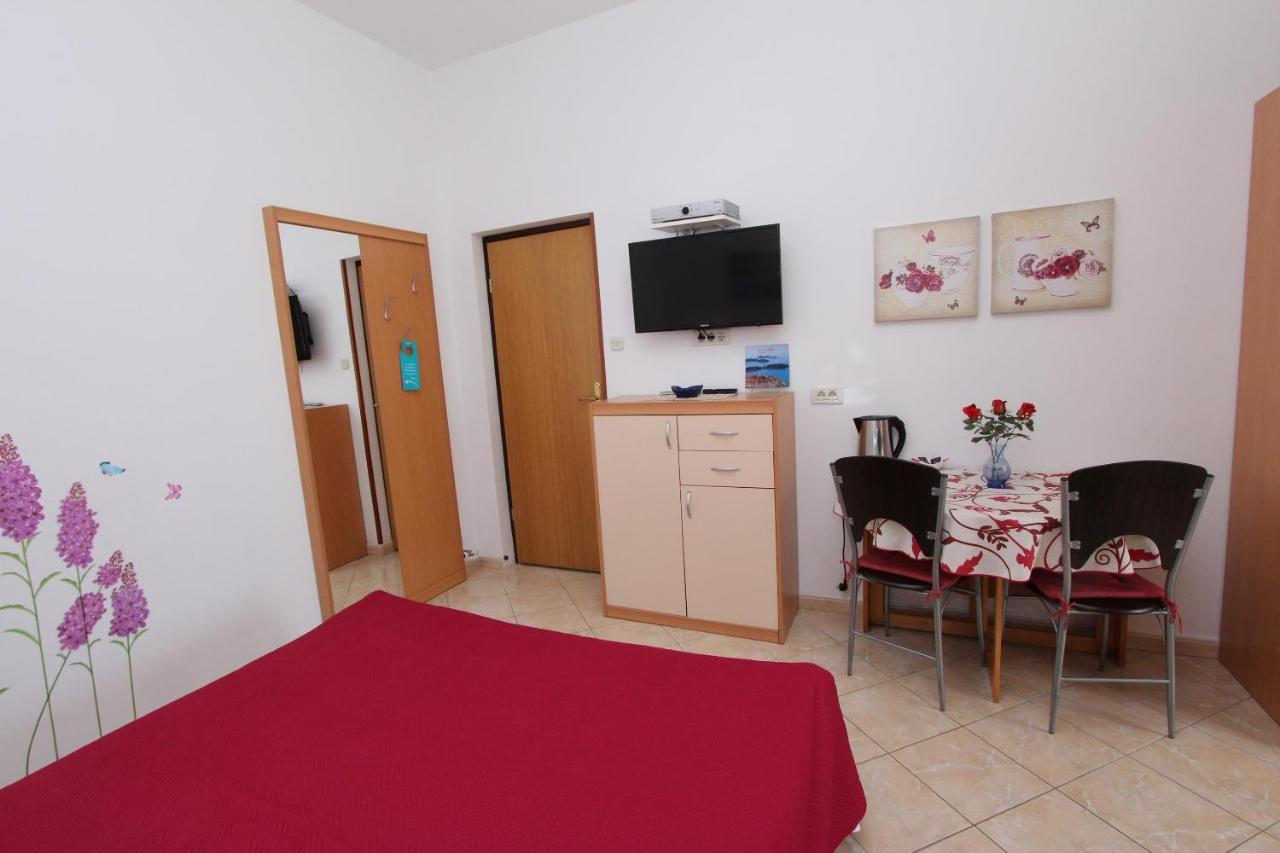 Room And Apartment Lea Rovinj Exterior photo